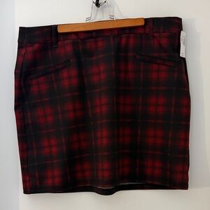 Chic Tartan Mini Skirt in Black and Red
